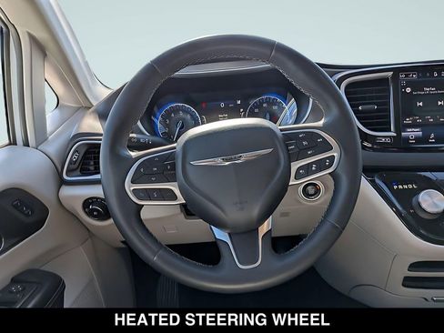 Used 2022 Chrysler Pacifica Touring-L FWD image 14