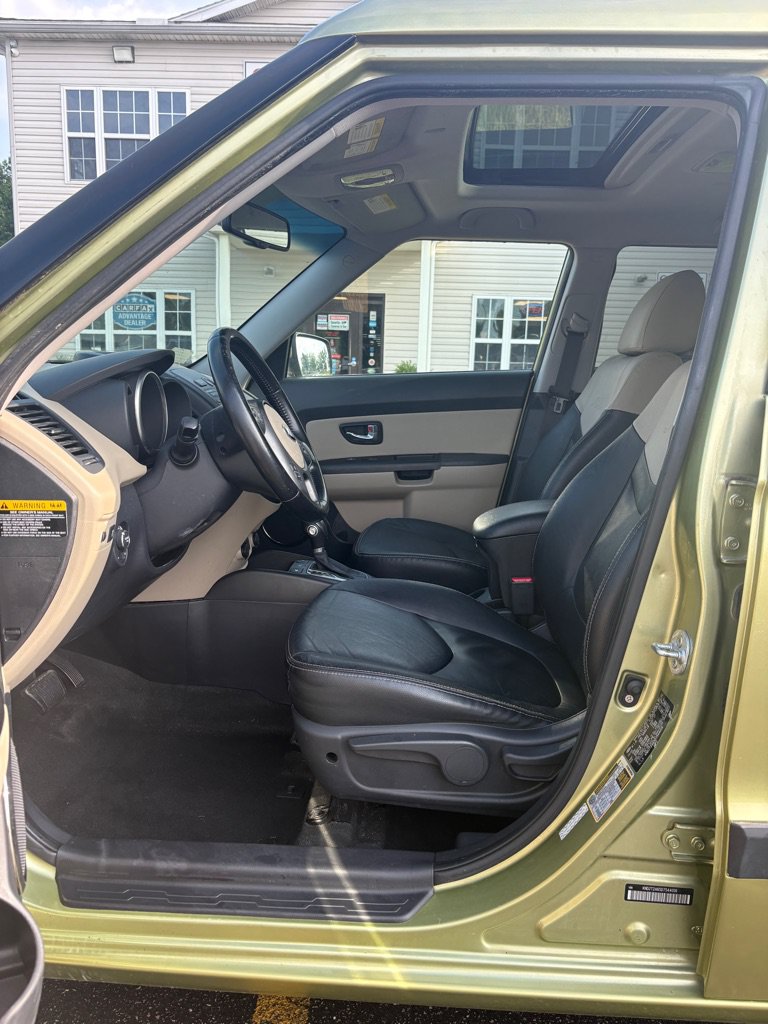 Used 2013 Kia Soul ! w/ Premium Pkg FWD image 9