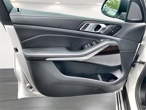 Used 2025 BMW X5 xDrive50e image 13