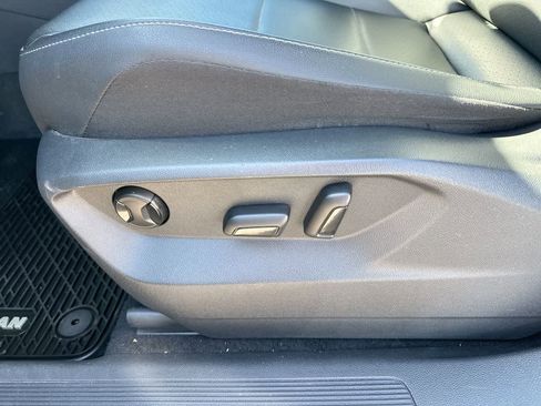 Used 2019 Volkswagen Tiguan SE w/ Panoramic Sunroof Package image 22