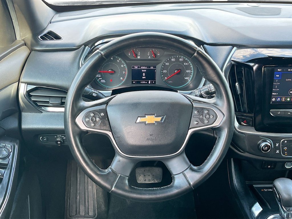 Used 2023 Chevrolet Traverse LT FWD image 11