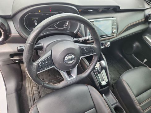 Used 2020 Nissan Kicks SR w/ SR Premium Package FWD image 10