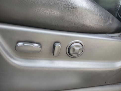 Used 2013 Chevrolet Avalanche LTZ image 13