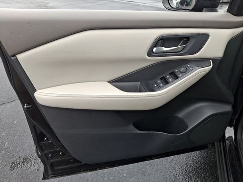 Used 2025 Nissan Rogue SV FWD image 12