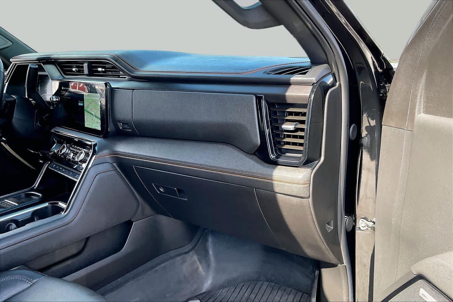 Used 2025 GMC Sierra 3500 AT4 w/ AT4 Premium Plus Package AWD/4WD image 19