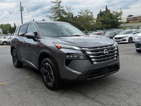 Used 2024 Nissan Rogue SV AWD/4WD image 3