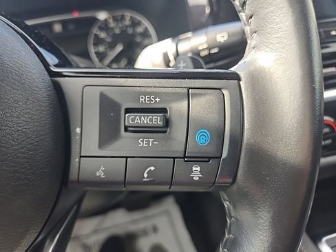 Used 2023 Nissan Pathfinder SL w/ Black Appearance Package AWD/4WD image 15