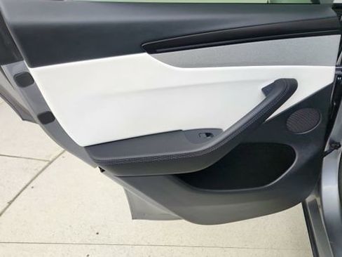 Used 2026 Tesla Model Y Long Range image 31