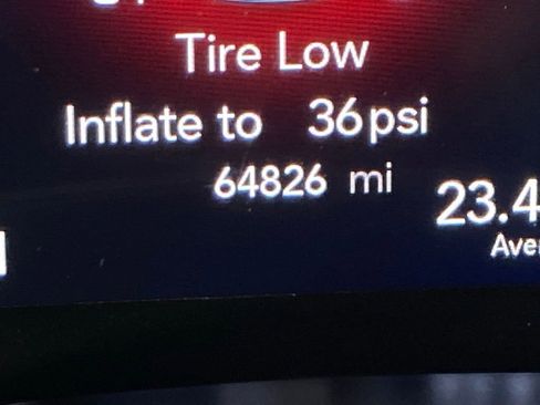 Used 2024 Chrysler Pacifica Touring-L image 6