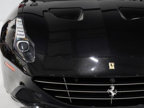 Used 2016 Ferrari California T RWD image 31