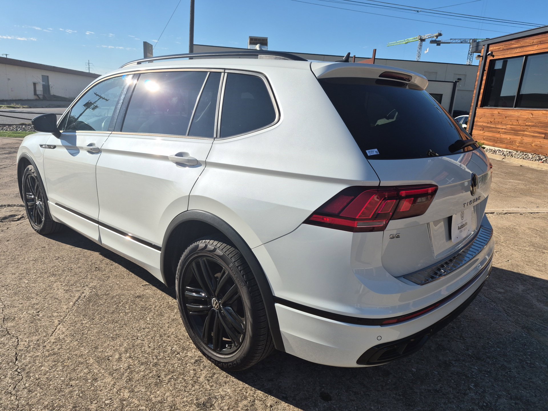 Used 2022 Volkswagen Tiguan SE R-Line FWD image 7