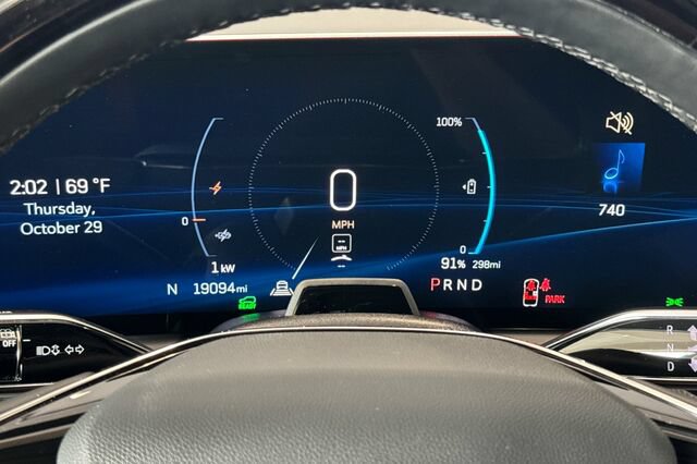 Certified 2025 Cadillac Optiq Sport 2 w/ LPO, ONYX Package AWD/4WD image 24