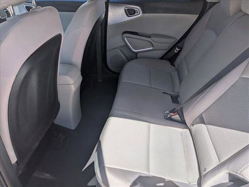 Used 2025 Kia Soul LX w/ LX Technology Package FWD image 17