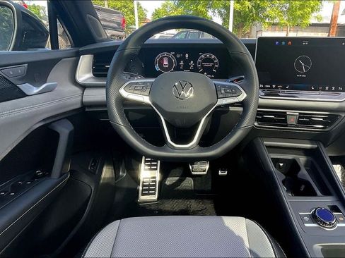 New 2026 Volkswagen Tiguan SE R-Line AWD/4WD image 4