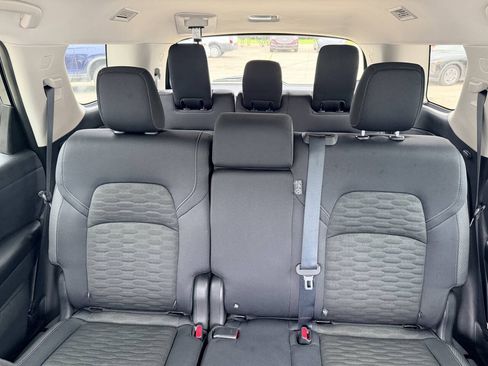Used 2025 Nissan Pathfinder S FWD image 33