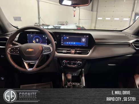 Used 2025 Chevrolet TrailBlazer LT w/ Convenience Package AWD/4WD image 13
