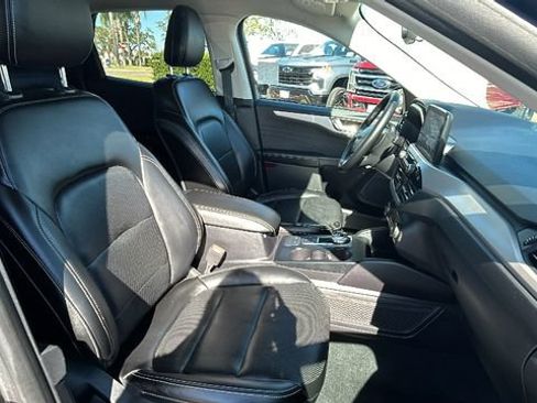 Used 2022 Ford Escape SEL w/ Technology Package FWD image 11