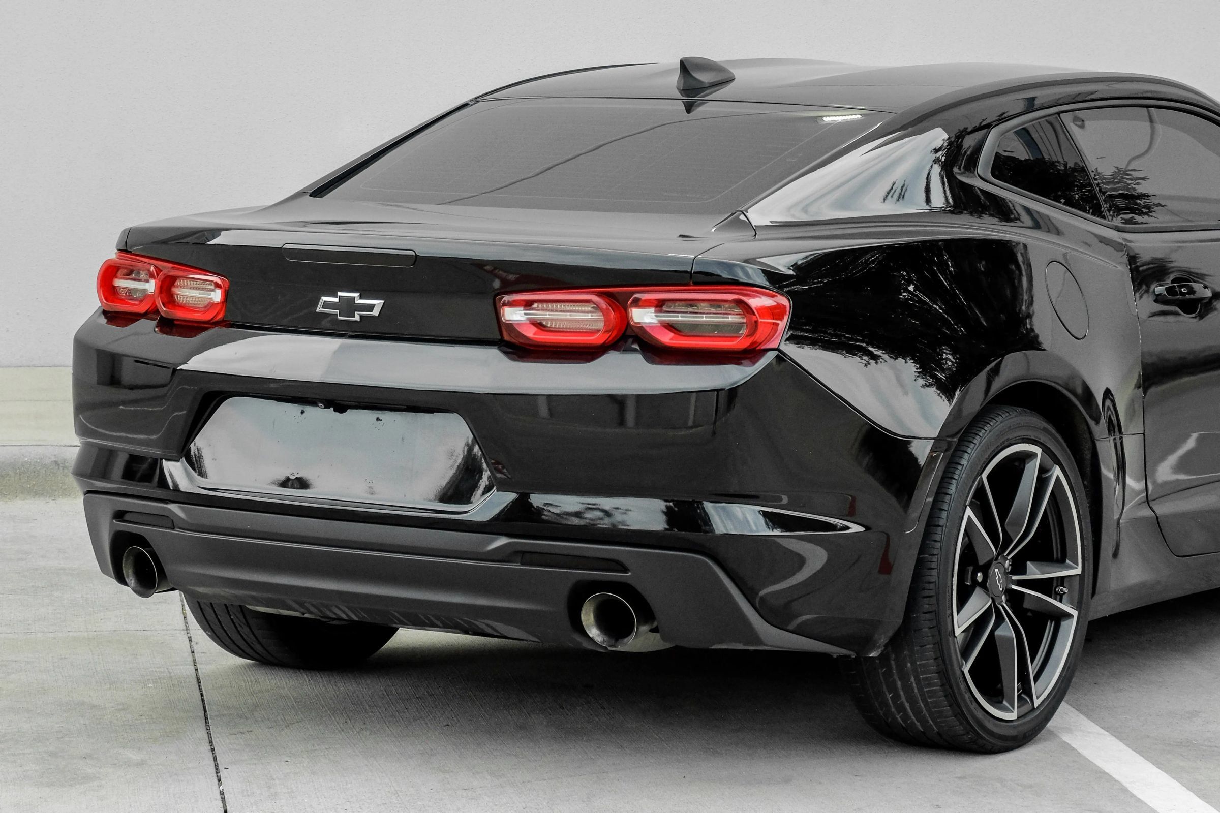 Used 2019 Chevrolet Camaro LT RWD image 5