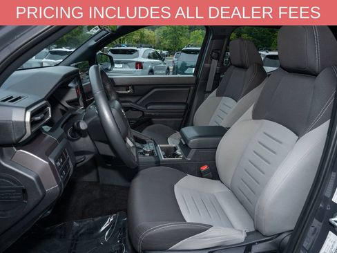 Certified 2025 Toyota Tacoma TRD Off-Road AWD/4WD image 9