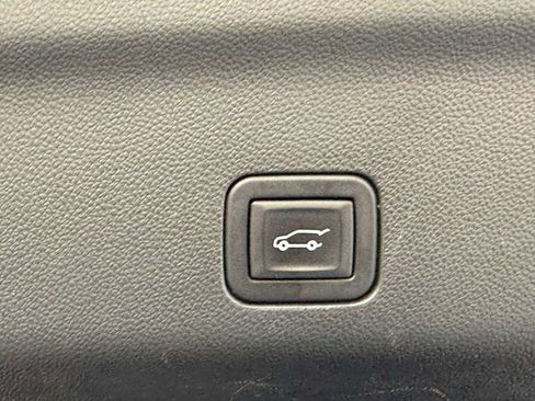Used 2023 Cadillac Escalade ESV Luxury AWD/4WD image 19