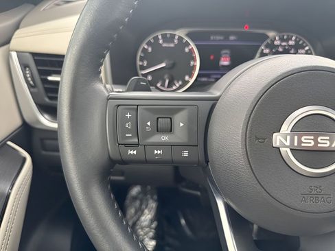 Used 2024 Nissan Rogue SV w/ SV Premium Package FWD image 15