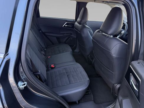 Used 2025 Mitsubishi Outlander SE AWD/4WD image 22