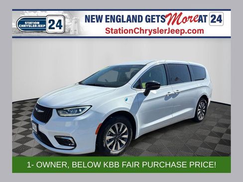 Used 2024 Chrysler Pacifica Limited FWD image 1