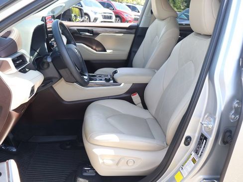Used 2021 Toyota Highlander Platinum AWD/4WD image 14