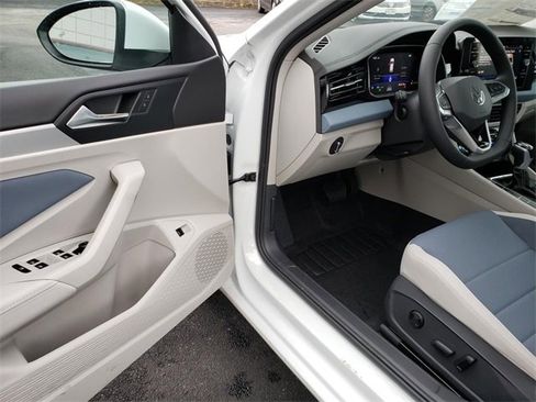 New 2025 Volkswagen Jetta SE image 6