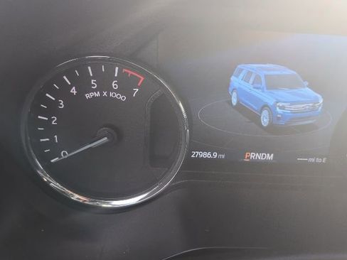 Used 2022 Ford Expedition XLT image 16