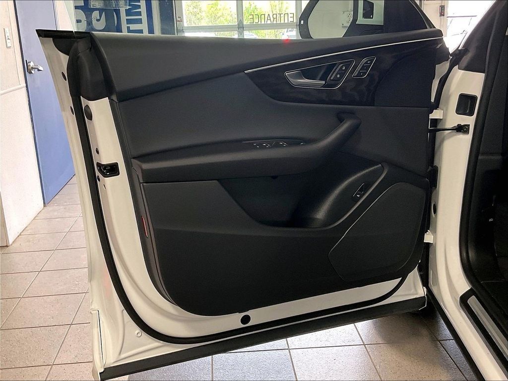 Used 2023 Audi Q8 Premium w/ Convenience Package AWD/4WD image 9
