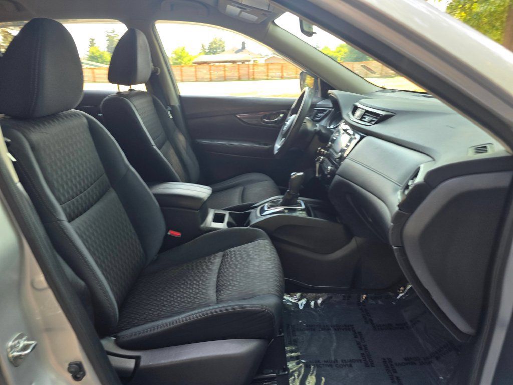 Used 2017 Nissan Rogue S AWD/4WD image 11