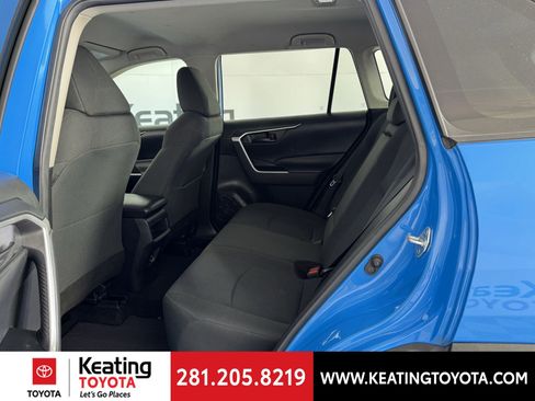 Used 2021 Toyota RAV4 LE image 17