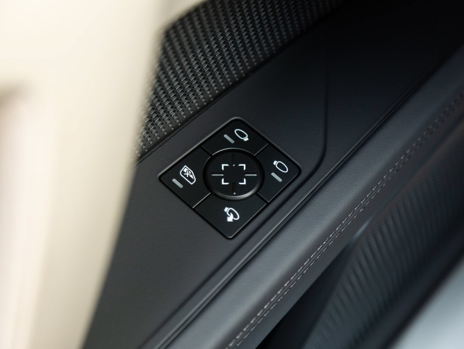 Certified 2026 Porsche Cayenne Electric AWD/4WD image 21