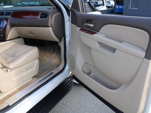 Used 2011 Chevrolet Suburban LTZ image 25
