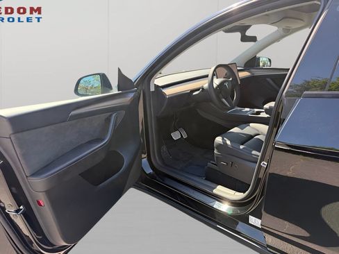Used 2023 Tesla Model Y Performance AWD/4WD image 13