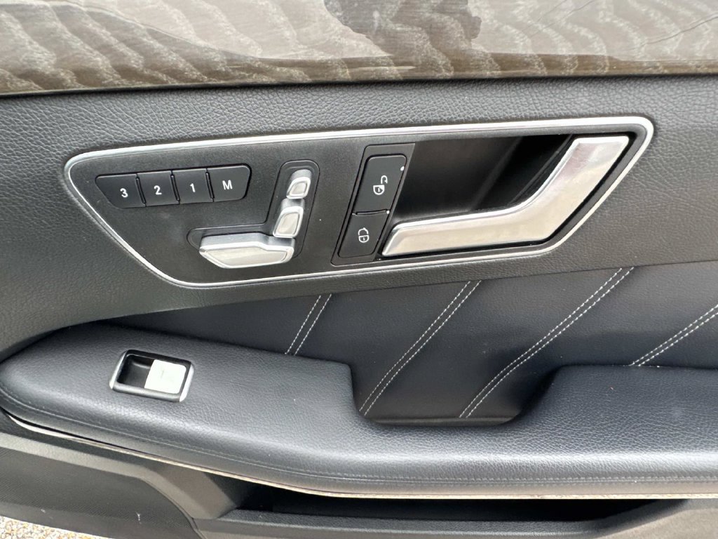 Used 2016 Mercedes-Benz E 400 Sedan image 15