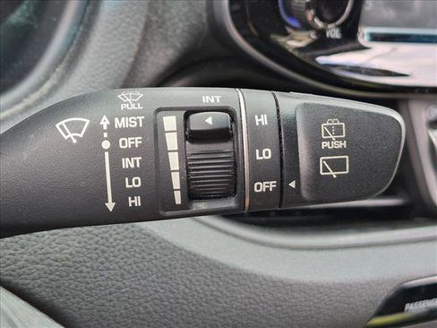 Used 2018 Hyundai Elantra GT FWD image 14