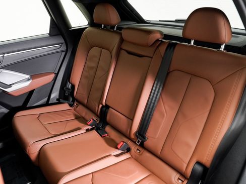 Certified 2025 Audi Q3 2.0T Premium w/ Convenience Package image 23