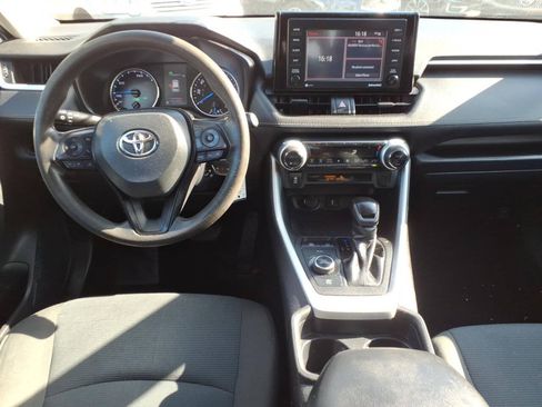 Used 2021 Toyota RAV4 LE AWD/4WD image 14