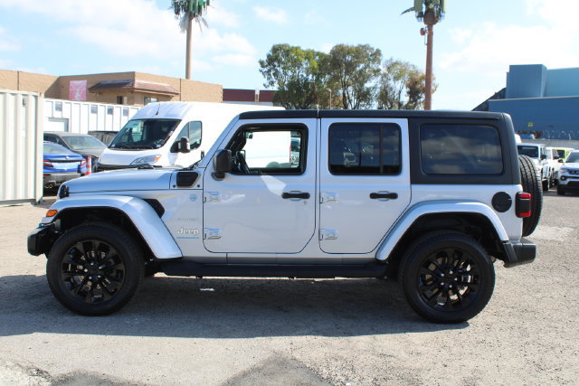 Used 2023 Jeep Wrangler Unlimited Sahara w/ Cold Weather Group AWD/4WD image 7