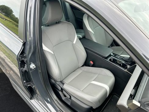 Used 2025 Toyota Camry SE FWD image 32