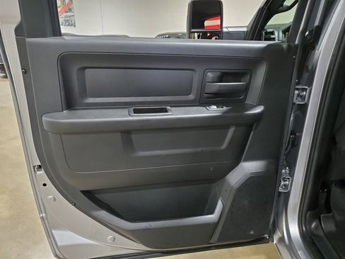 Used 2024 RAM 2500 Tradesman w/ Chrome Appearance Group image 24