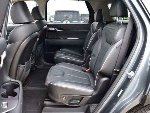 Used 2023 Hyundai Palisade Limited FWD image 21