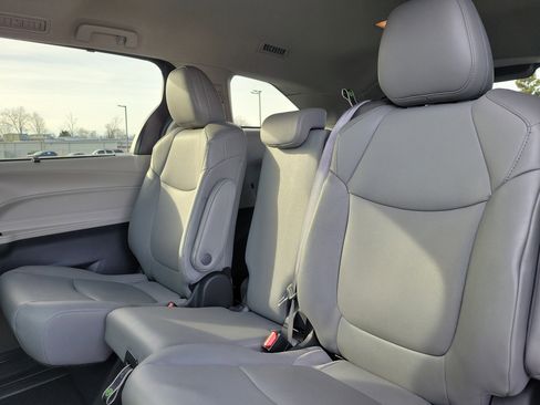 Used 2024 Toyota Sienna XLE image 12