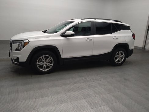 Used 2023 GMC Terrain SLE w/ Driver Convenience Package AWD/4WD image 2