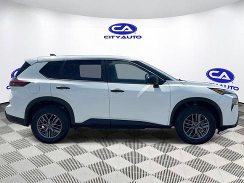 Used 2024 Nissan Rogue S AWD/4WD image 2