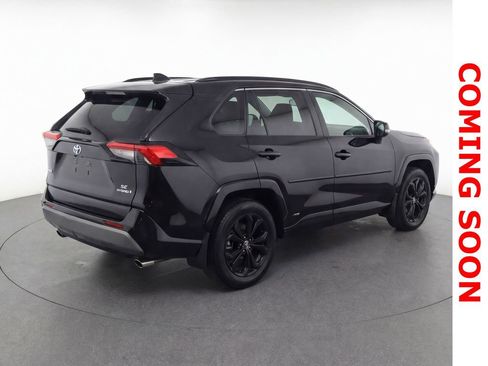Used 2022 Toyota RAV4 SE w/ Convenience Package image 5