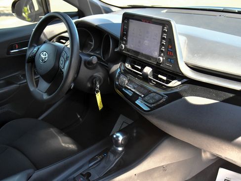 Used 2019 Toyota C-HR LE image 39