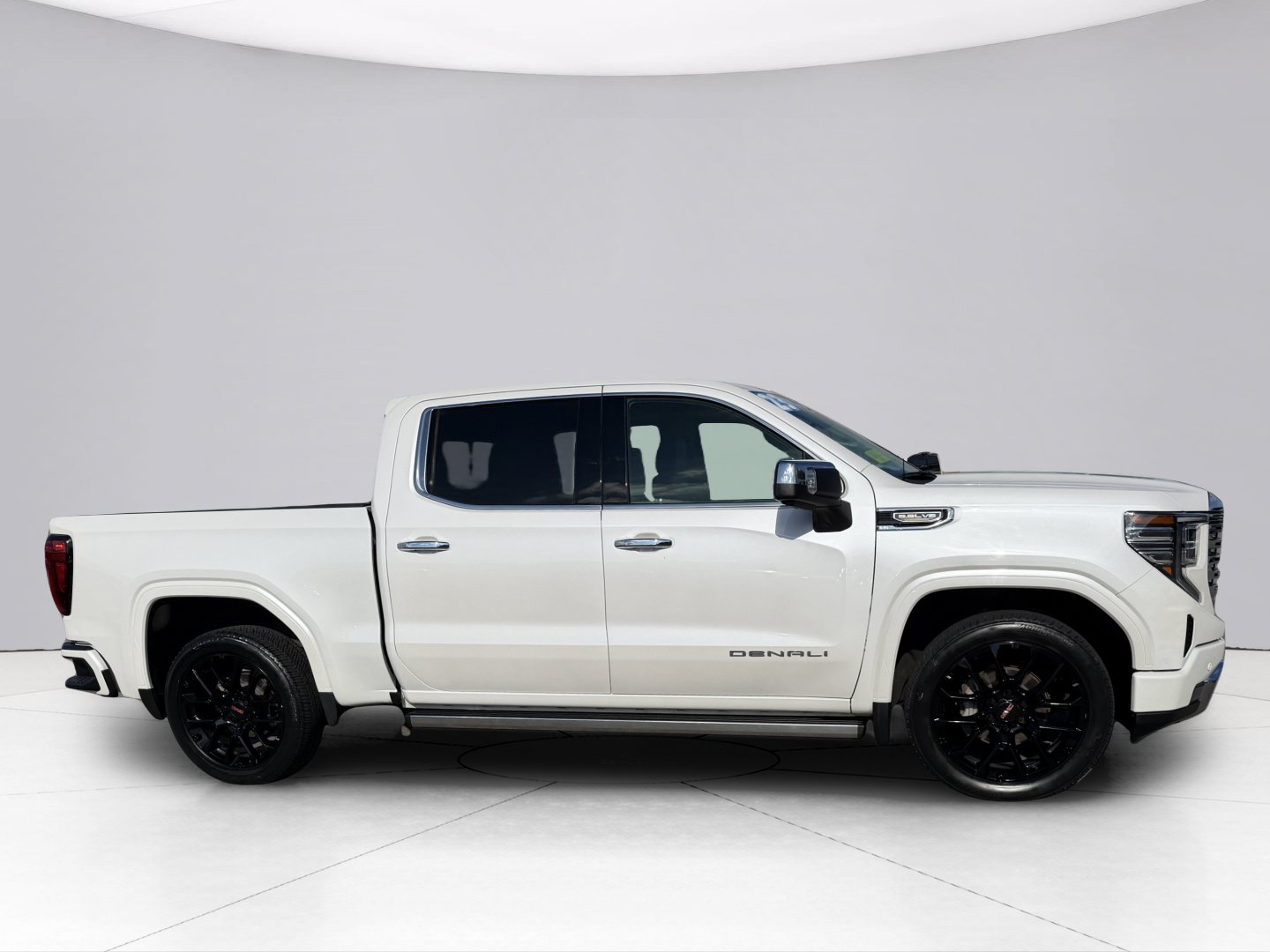 Used 2023 GMC Sierra 1500 Denali w/ Denali Reserve Package AWD/4WD image 4